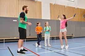 西雅图水手队为了留住铃木一朗，提供了当时全队最高的薪资合同