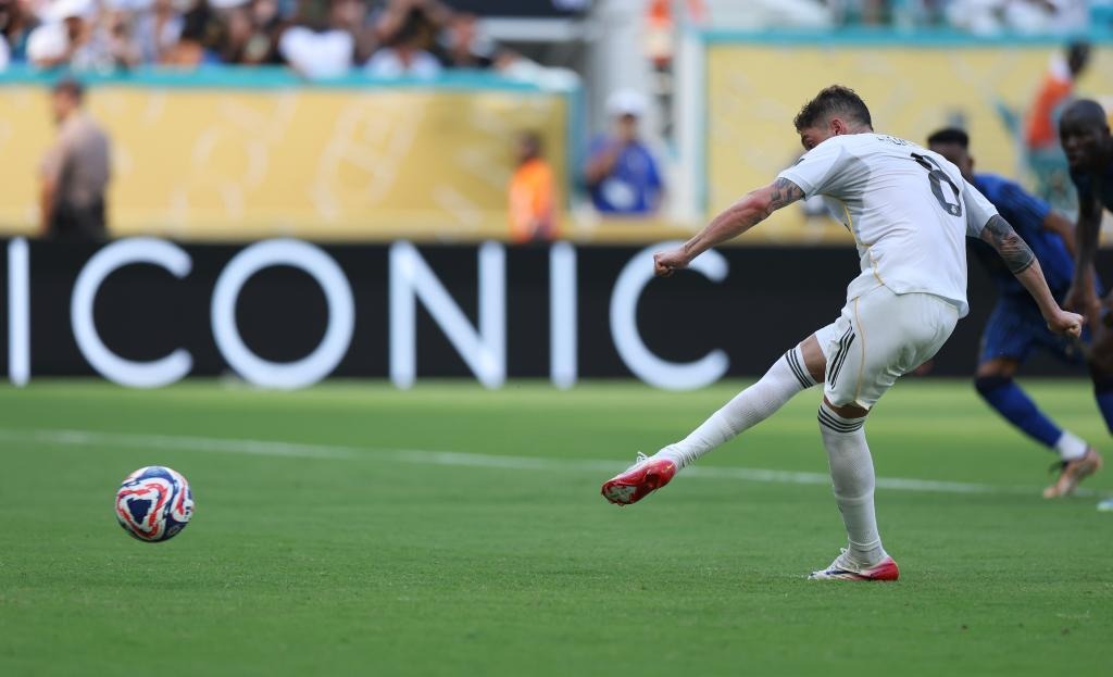 罗马诺：西蒙斯预计缺席莱比锡今日比赛，他已决定转投切尔西